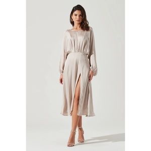 ASTR - Marin Dolman Sleeve Midi Dress